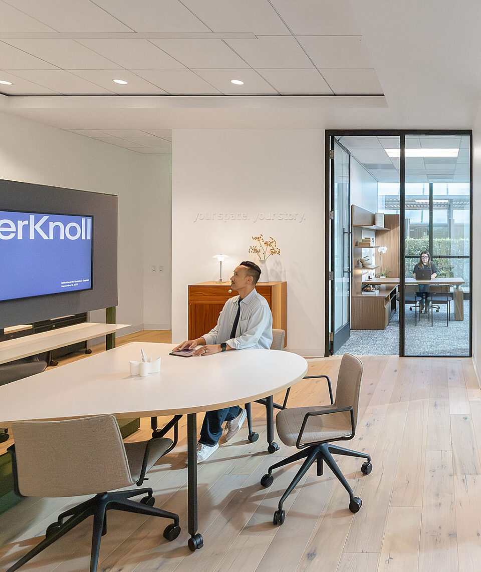 Pivot CM Office 06