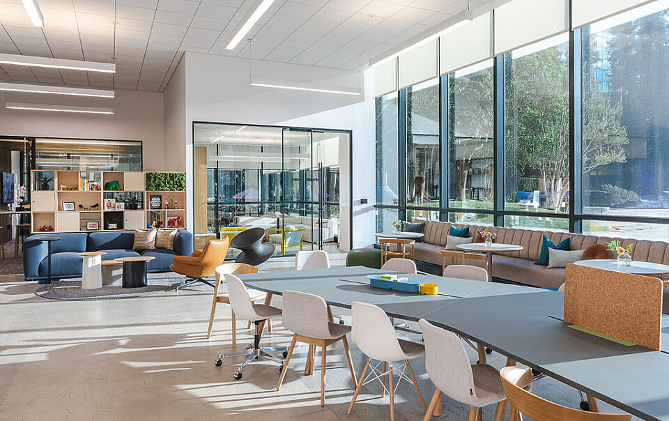 Pivot CM Office 02